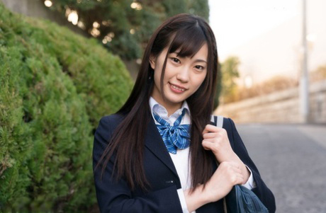 Japan schoolgirl (1)